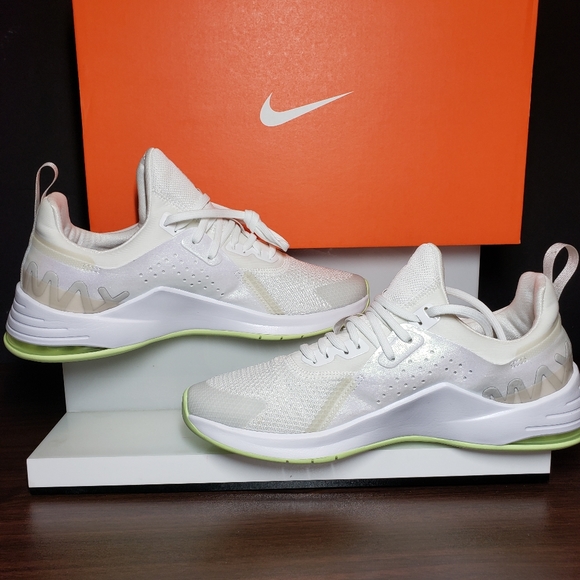 Nike Shoes - NEW WHITE NIKE AIR MAX BELLA TR3